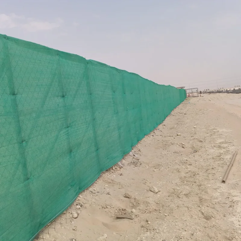شبك زراعي مجلفن حول مزرعة نخيل في الرياض